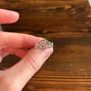 Tiara ring